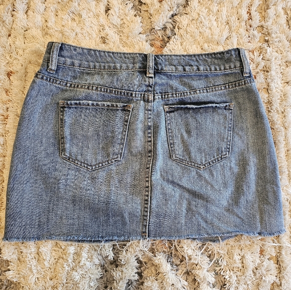 Pacsun Distressed Denim Mini Skirt Size 28 Blue 100% Cotton Raw Hem - Picture 2 of 4